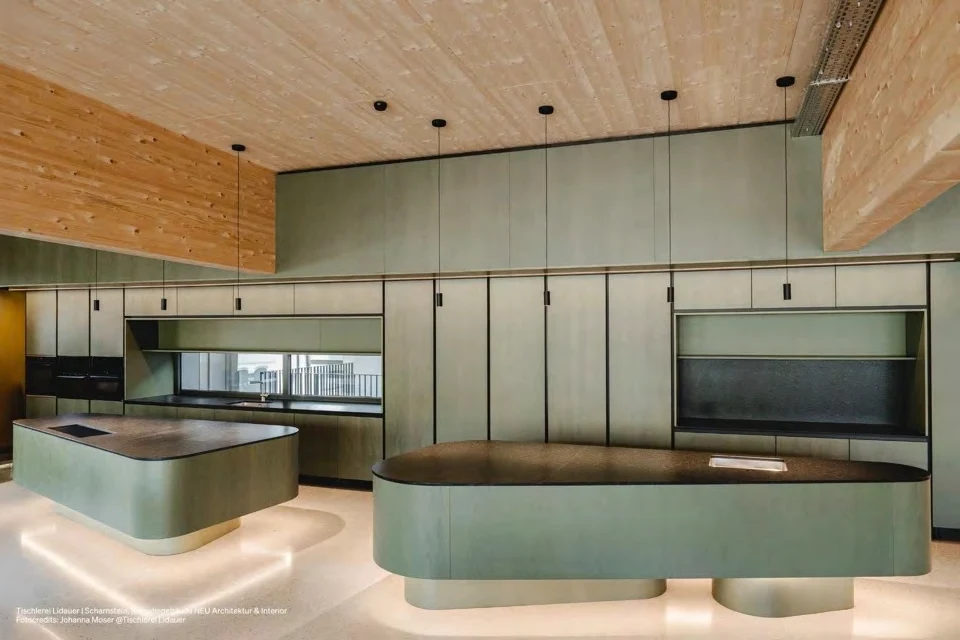 Interior mit grünen Einbauten